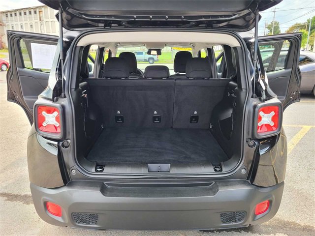 Used 2023 Jeep Renegade Latitude w/ Premium Group image 23