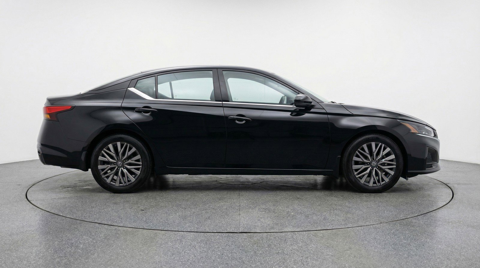 Used 2025 Nissan Altima 2.5 SV image 11