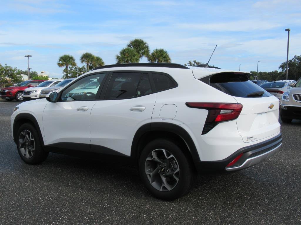 Used 2024 Chevrolet Trax LT w/ Driver Confidence Package image 4