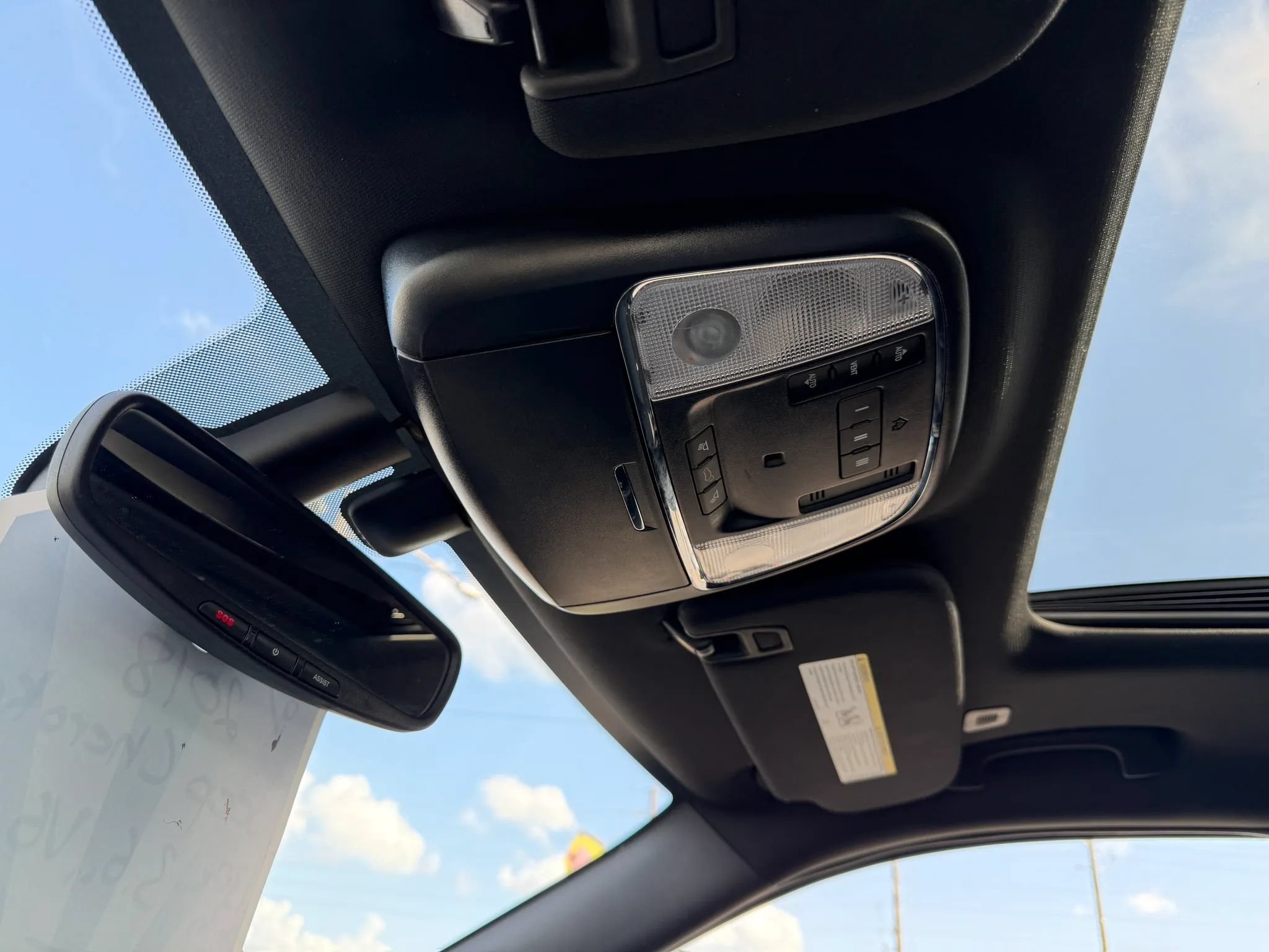 Used 2018 Jeep Grand Cherokee Laredo AWD/4WD image 24