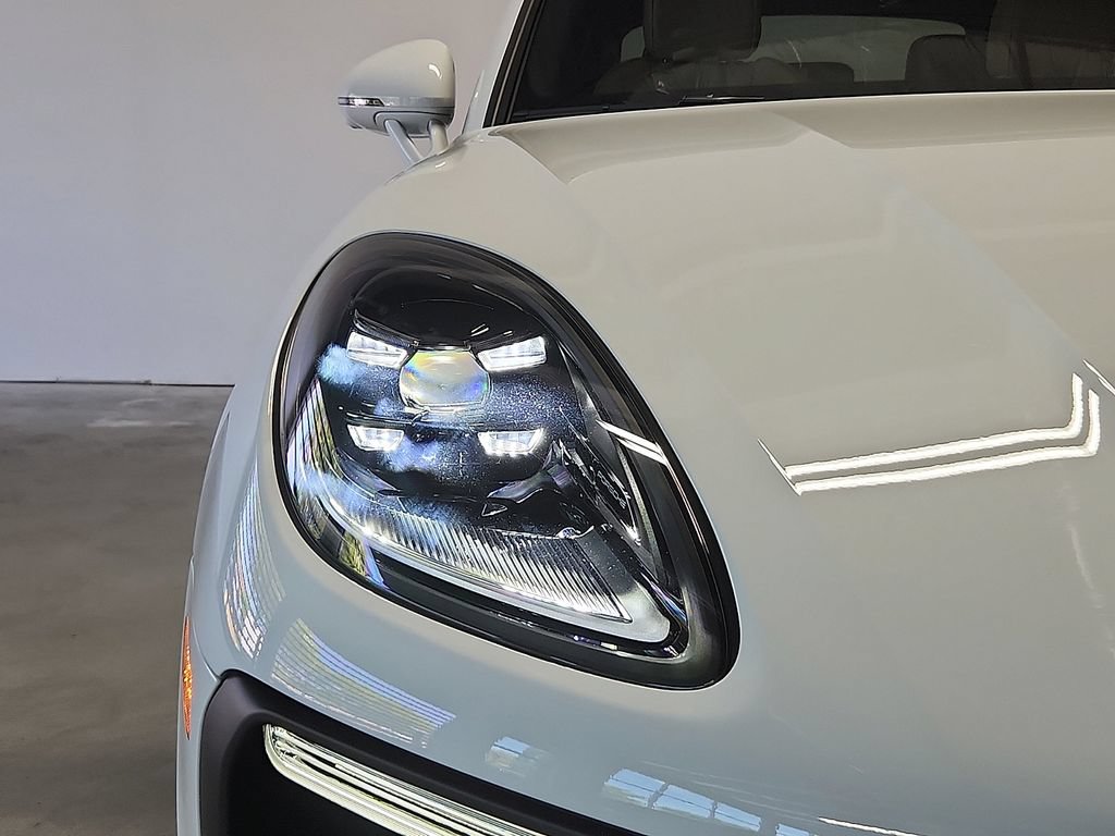 New 2026 Porsche Macan AWD/4WD image 9