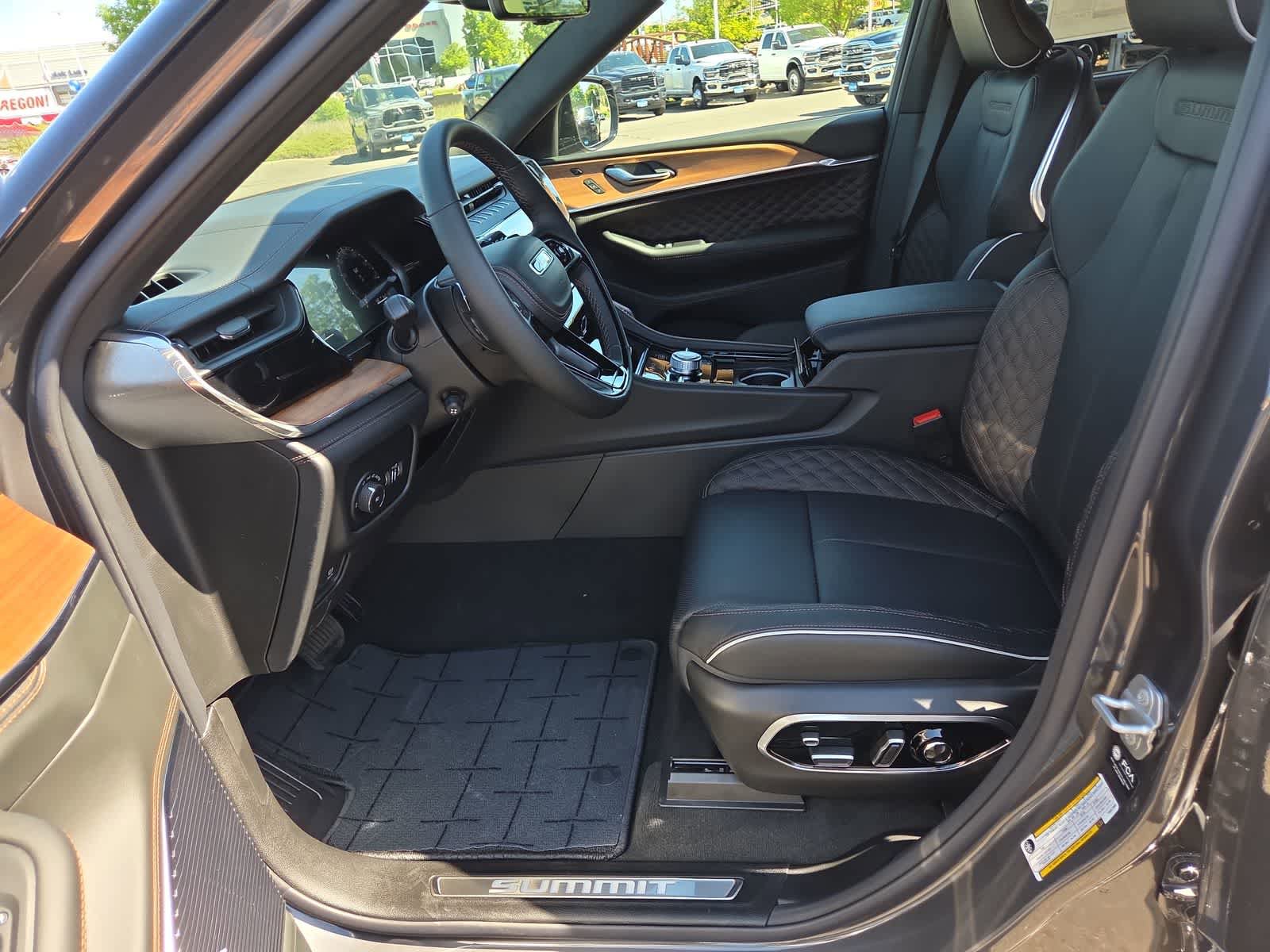 New 2026 Jeep Grand Cherokee Summit AWD/4WD image 19