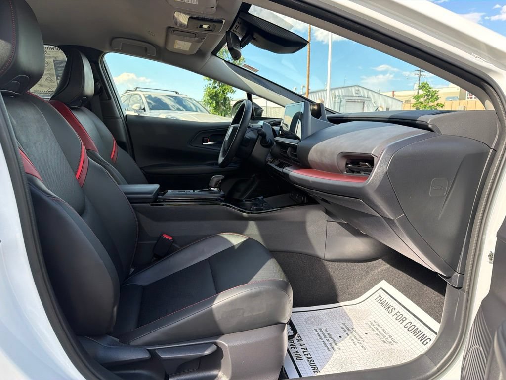 Used 2025 Toyota Prius Plug-In Hybrid FWD image 10