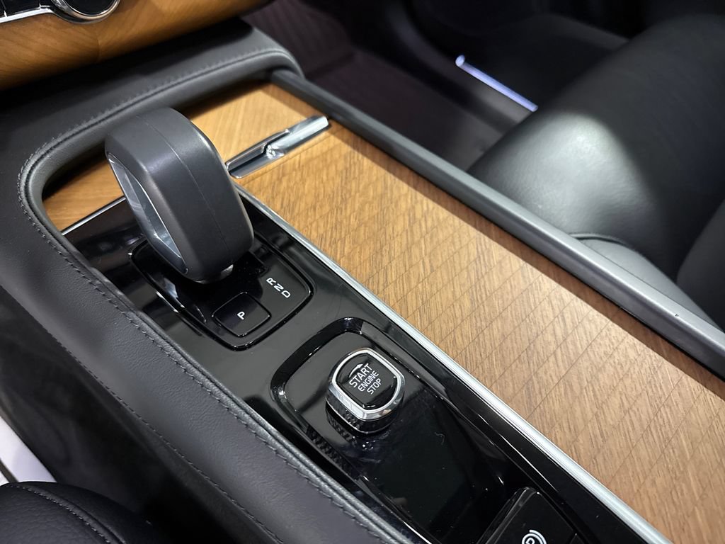 Certified 2023 Volvo XC90 B6 Plus w/ Protection Package AWD/4WD image 18