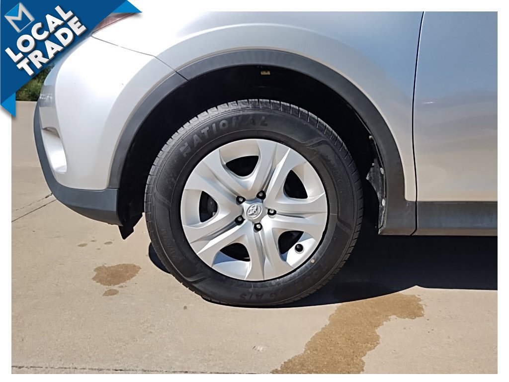 Used 2015 Toyota RAV4 LE AWD/4WD image 11