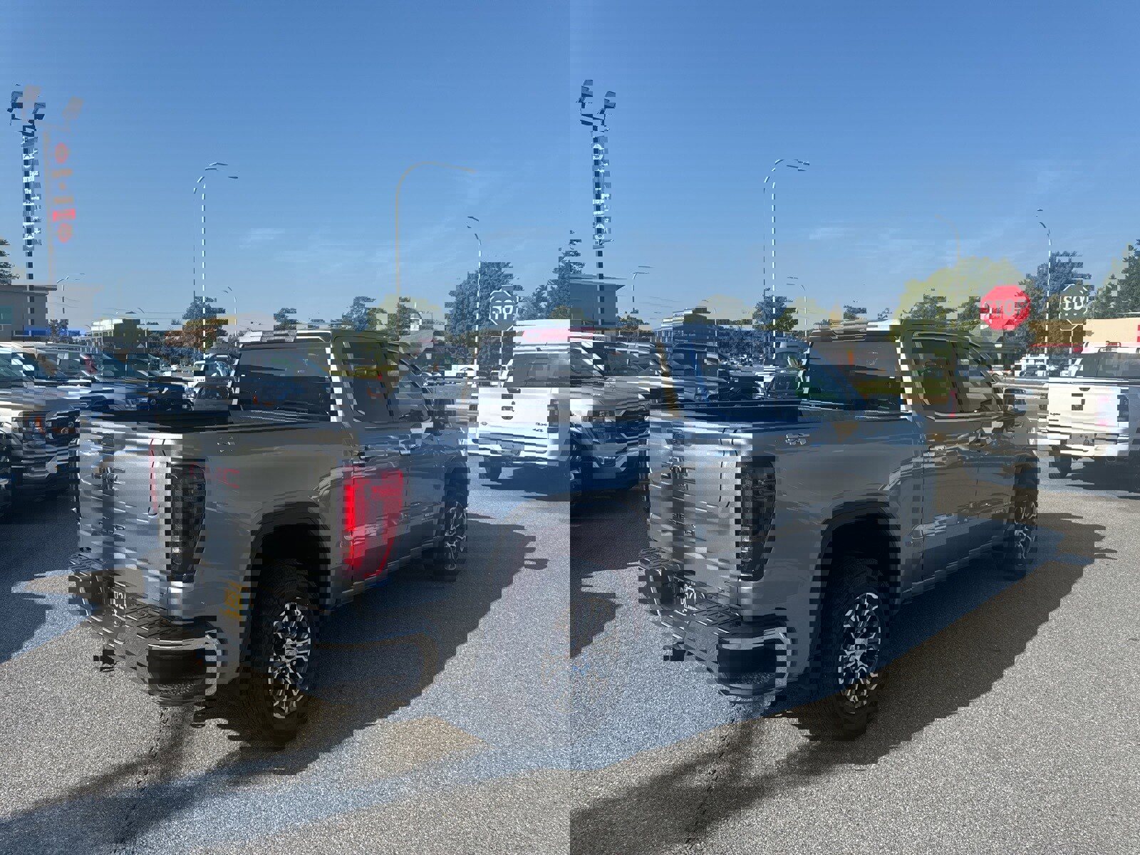 Used 2025 GMC Sierra 1500 SLT image 5