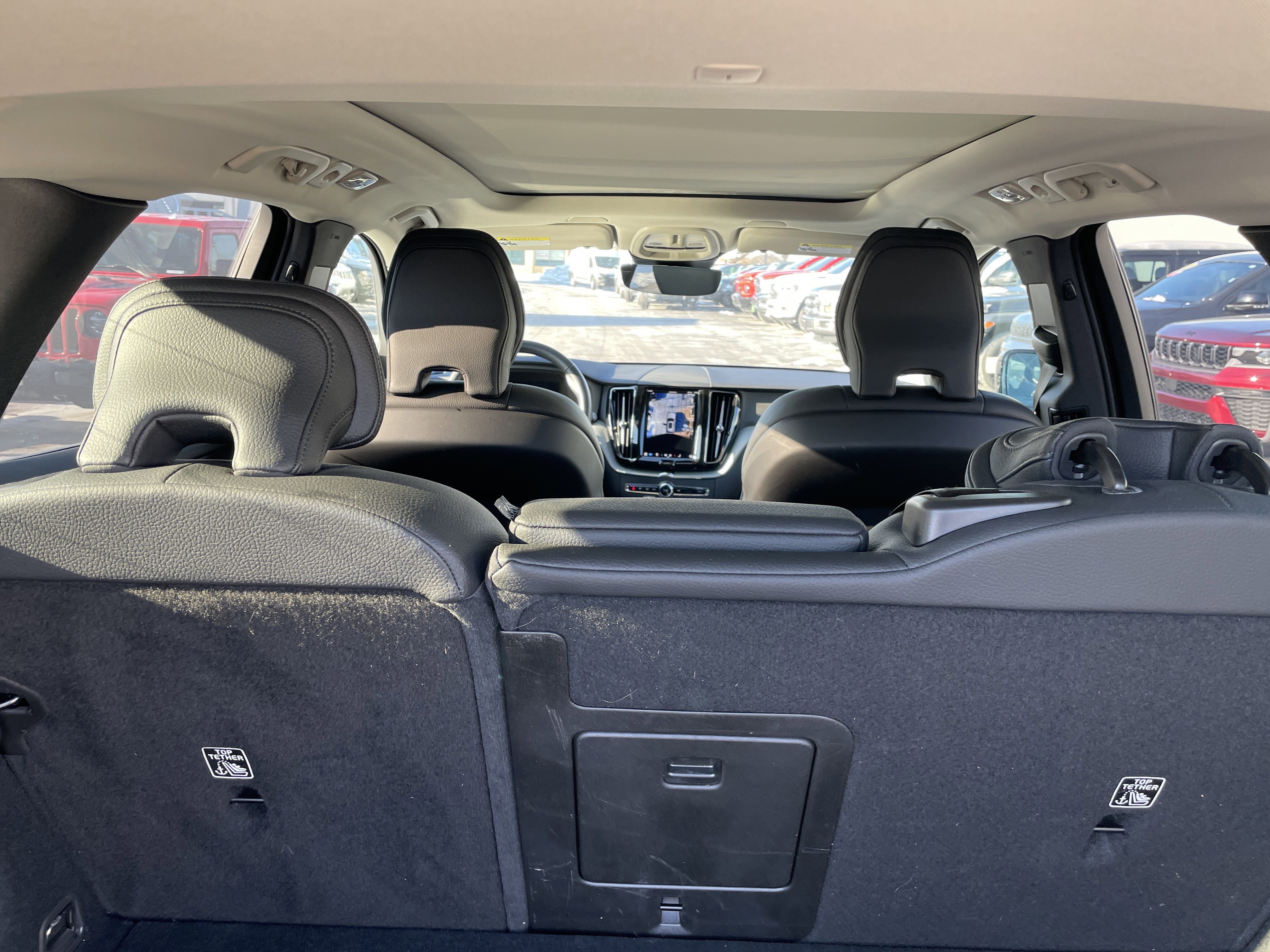 Used 2025 Volvo XC60 B5 Plus image 22