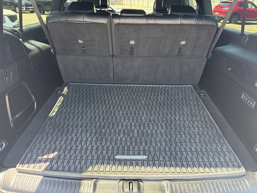 Used 2024 Jeep Wagoneer L Series III w/ Flexible Seating Group AWD/4WD image 10
