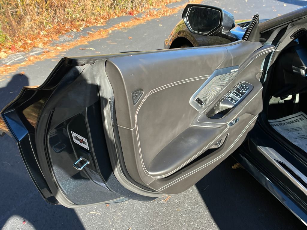 Used 2021 Chevrolet Corvette Stingray Premium Conv w/ Z51 Performance Package image 11