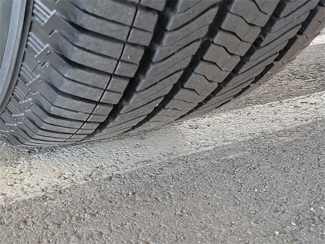 Used 2023 Chevrolet Traverse LT image 33