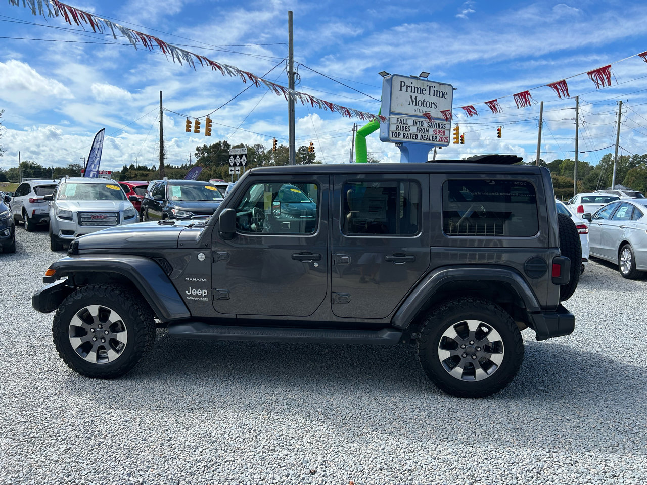Used 2019 Jeep Wrangler Unlimited Sahara image 2