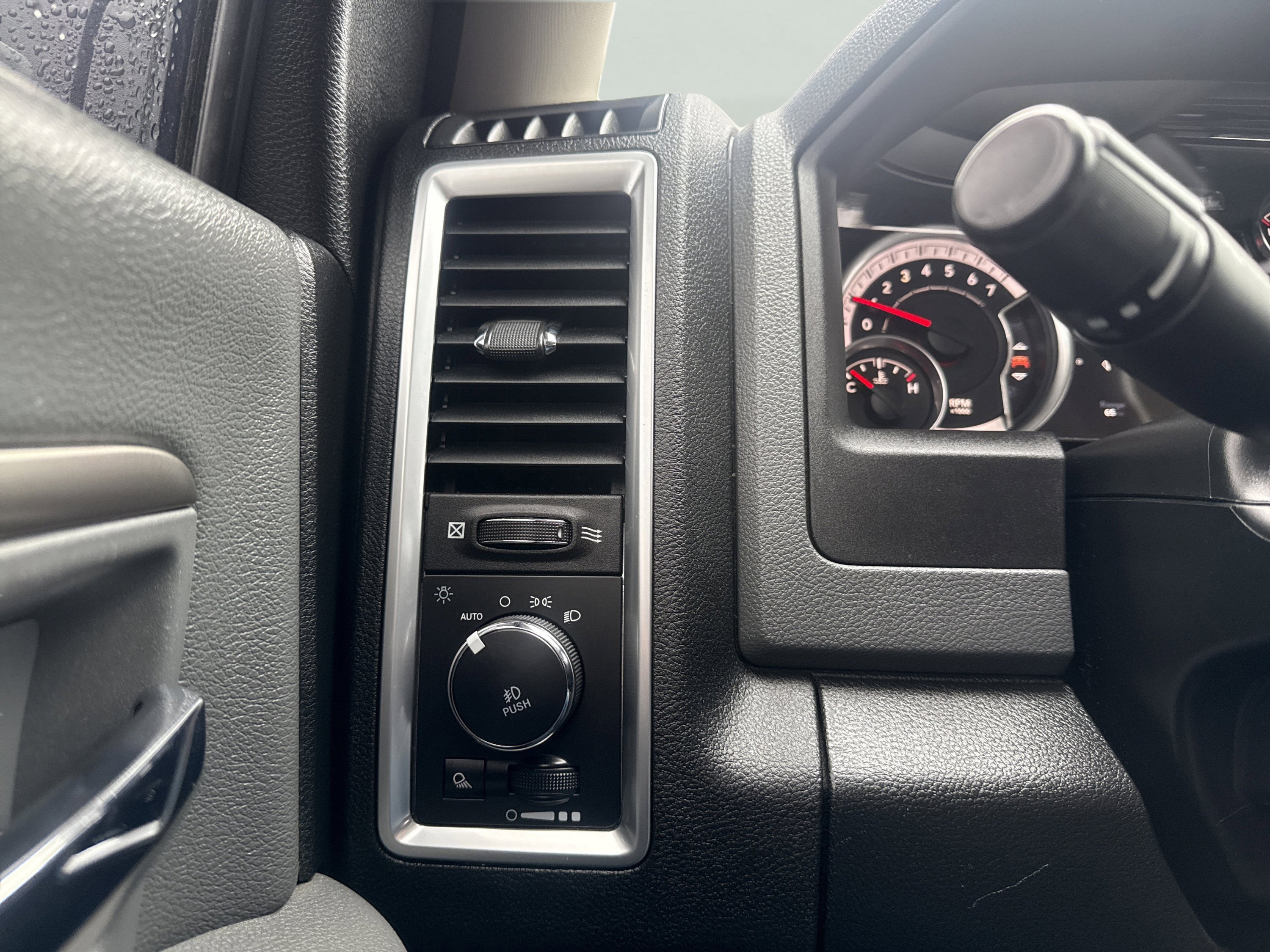 Used 2018 RAM 1500 Big Horn image 23