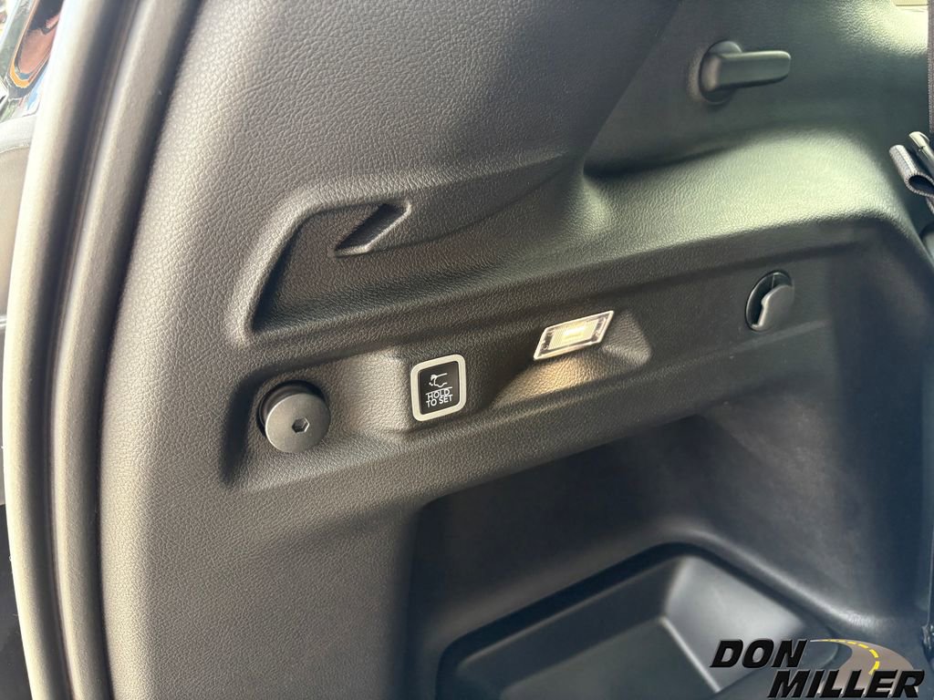 New 2025 Jeep Grand Cherokee L Laredo image 27