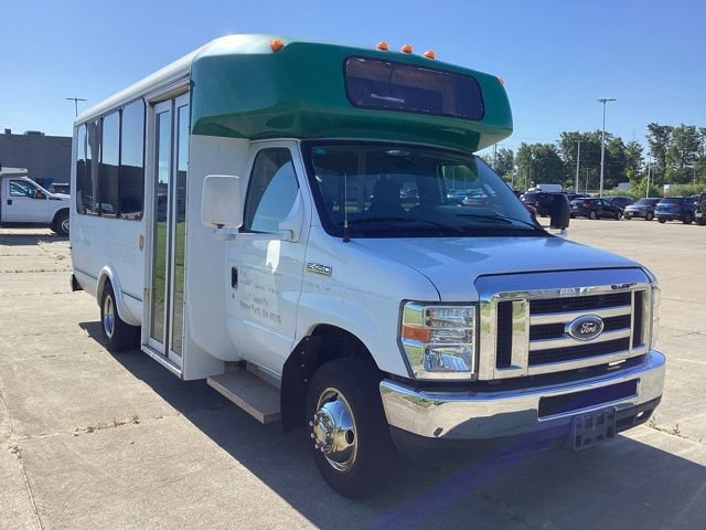 Used 2016 Ford E-450 and Econoline 450 Super Duty w/ Shuttle Bus Prep Package RWD image 4