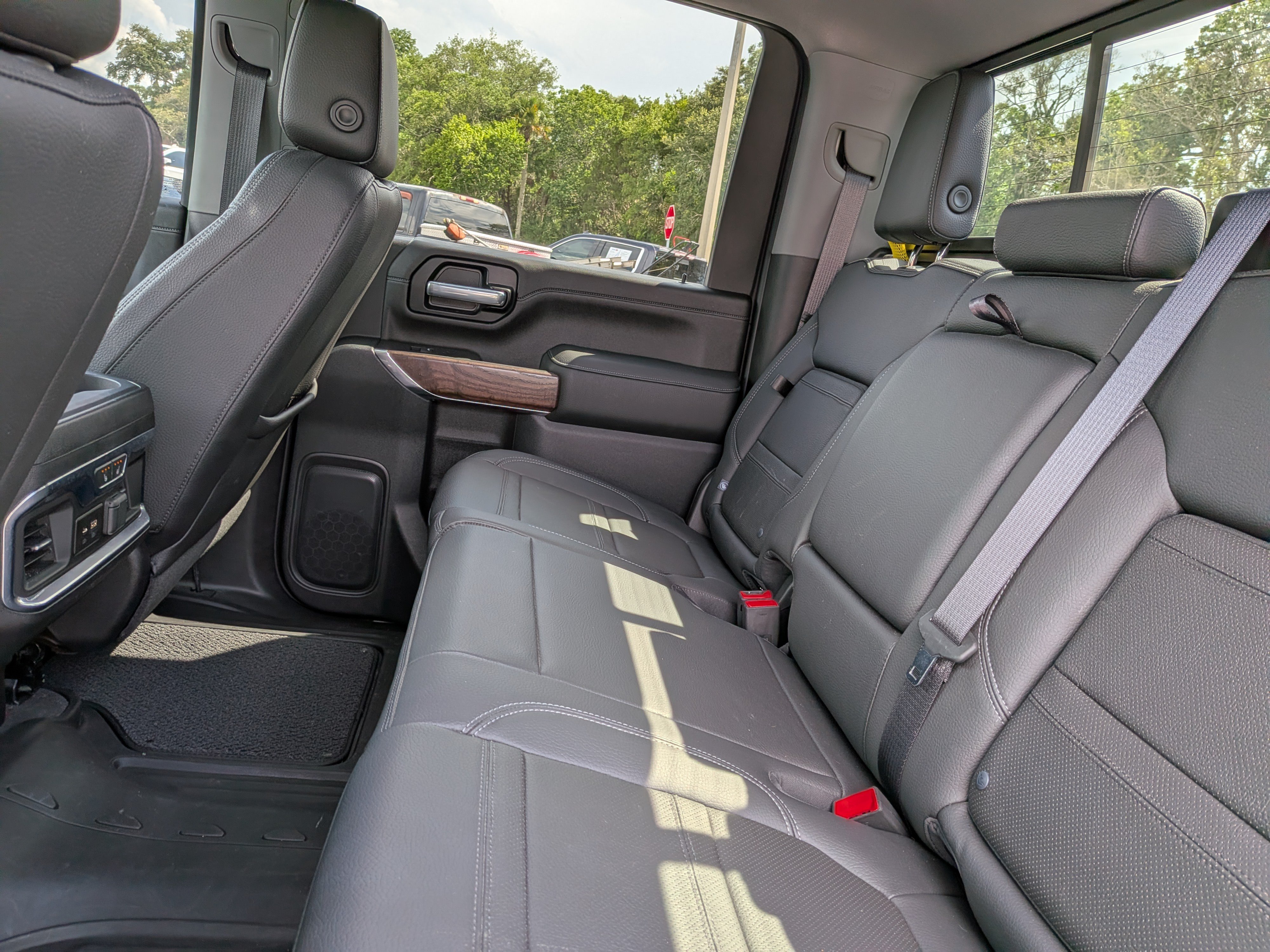 Certified 2021 GMC Sierra 2500 Denali w/ Denali Black Diamond Edition AWD/4WD image 17