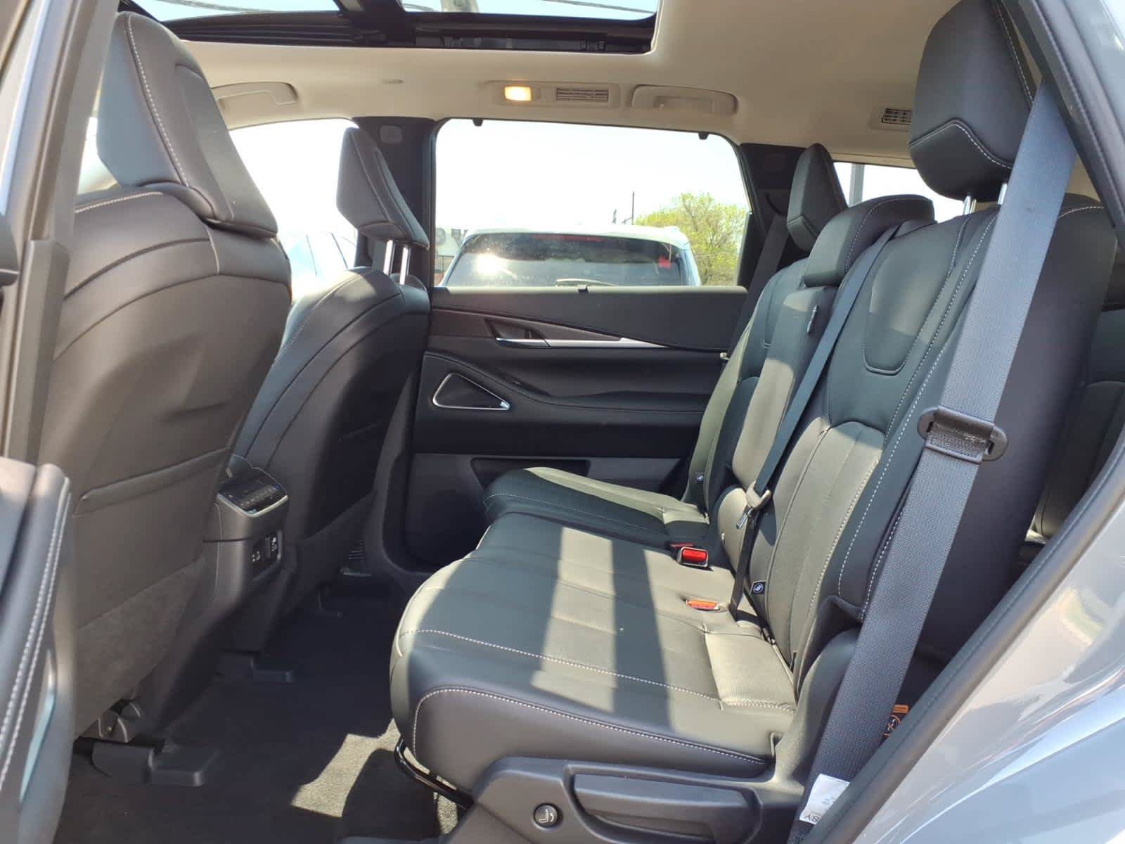 New 2025 INFINITI QX60 Sensory w/ Lighting Package (N94) AWD/4WD image 5