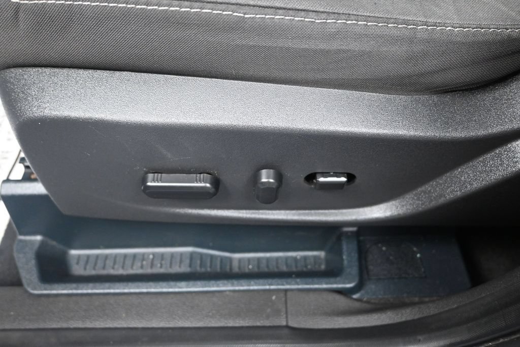 Used 2016 Ford Escape SE w/ Equipment Group 201A FWD image 11
