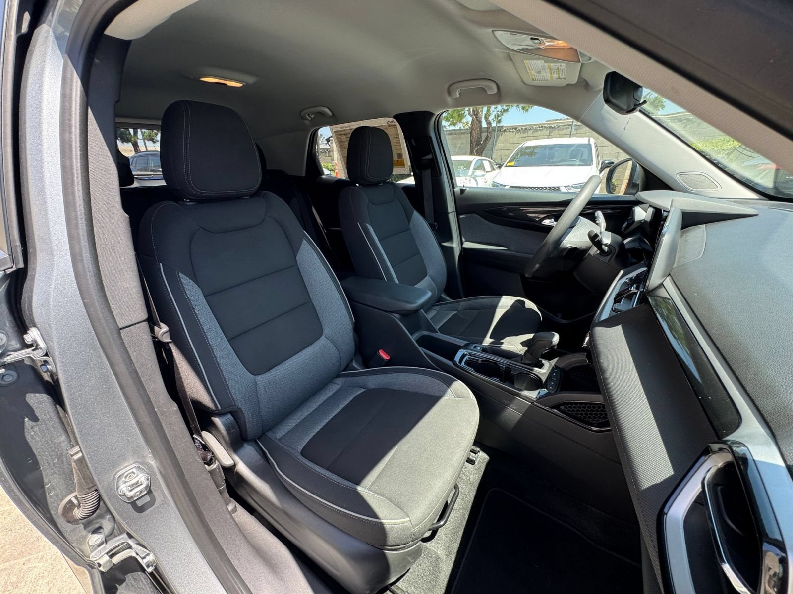 Used 2025 Chevrolet TrailBlazer LT FWD image 35
