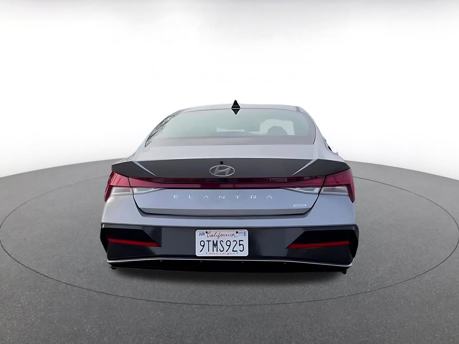 Used 2025 Hyundai Elantra Limited image 12