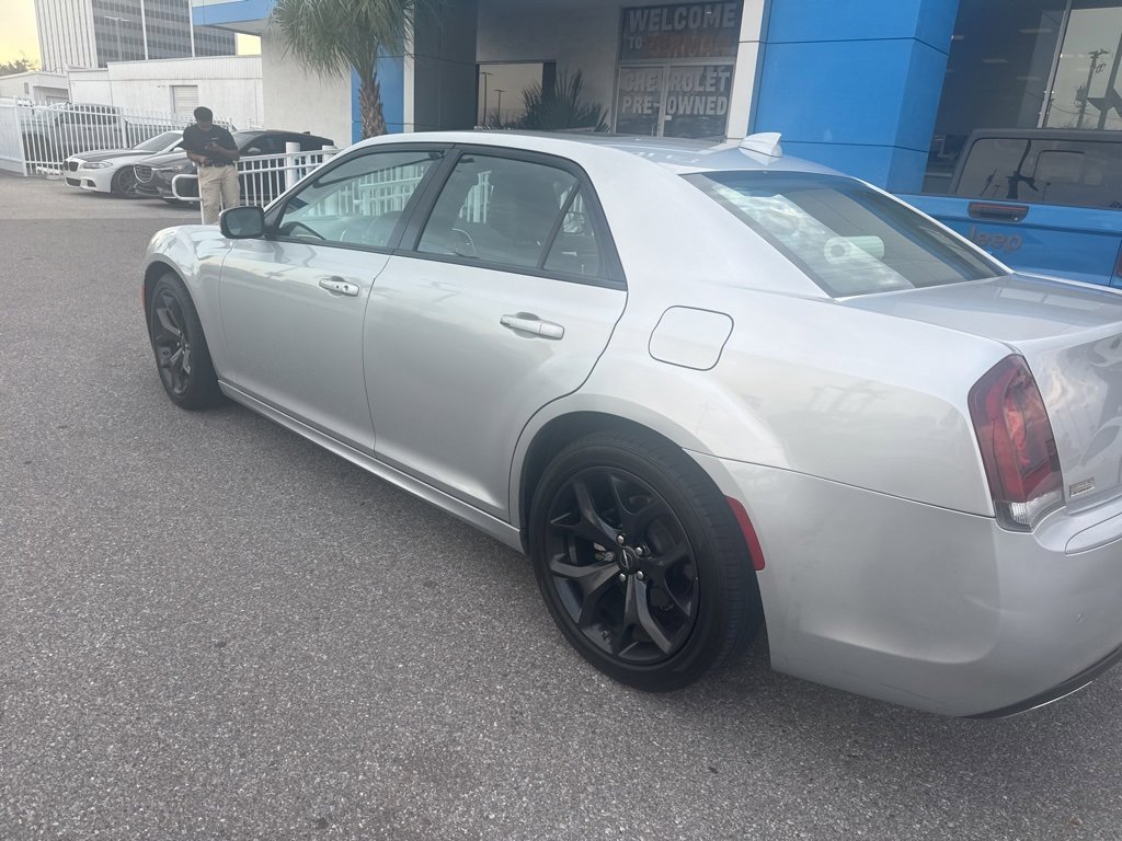 Used 2022 Chrysler 300 Touring L w/ Popular Equipment Group image 4