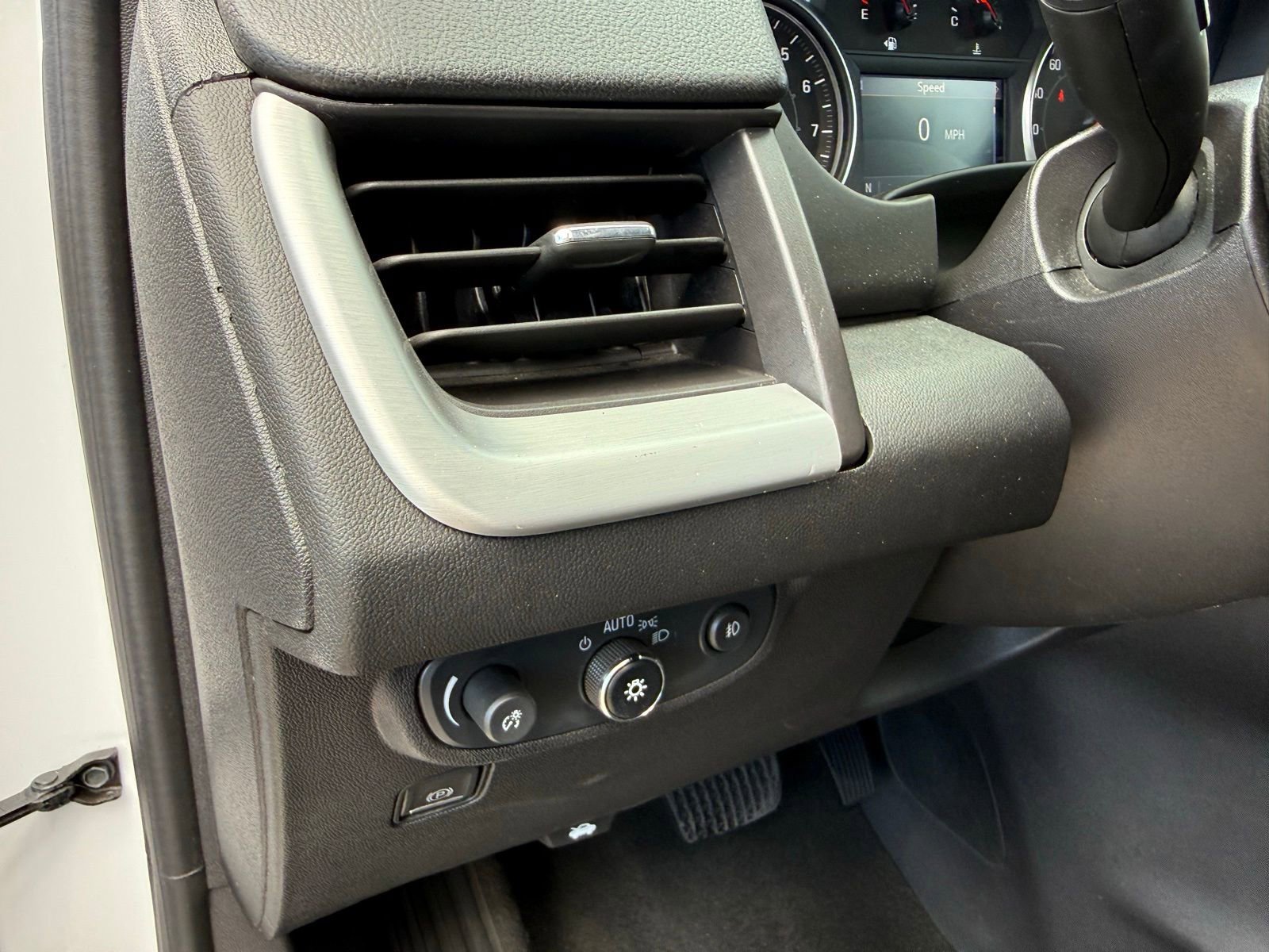 Used 2024 GMC Terrain SLT AWD/4WD image 13