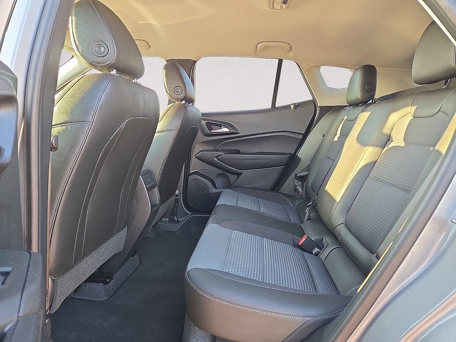 Used 2026 Chevrolet Trax LT FWD image 15