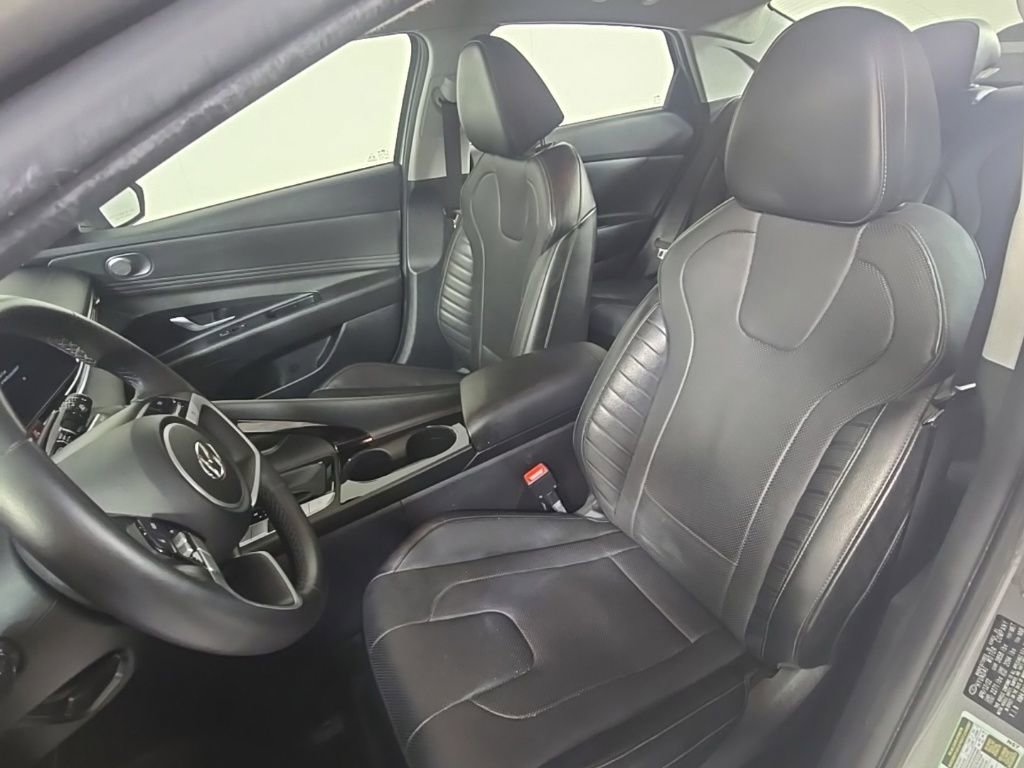 Used 2022 Hyundai Elantra Limited image 16
