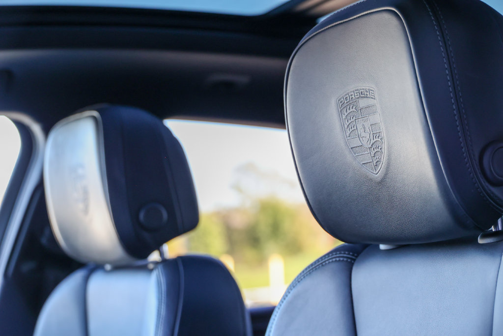 Certified 2023 Porsche Macan Turbo AWD/4WD image 30