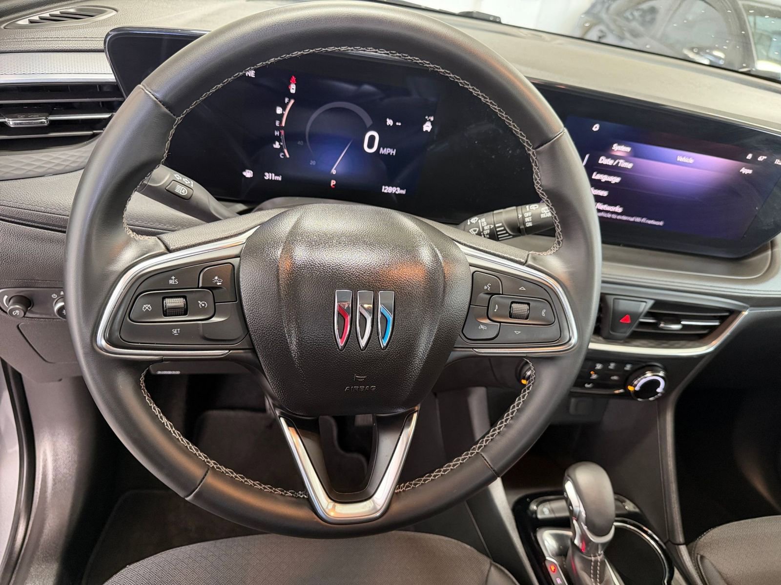 Used 2025 Buick Encore GX Preferred image 25