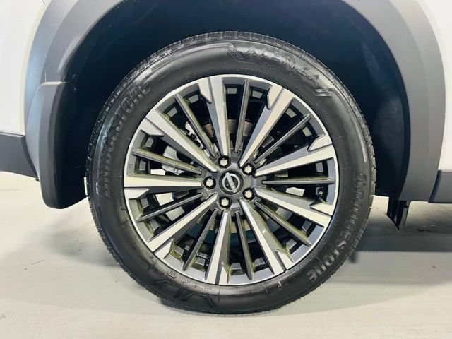 New 2026 Nissan Pathfinder Platinum FWD image 14
