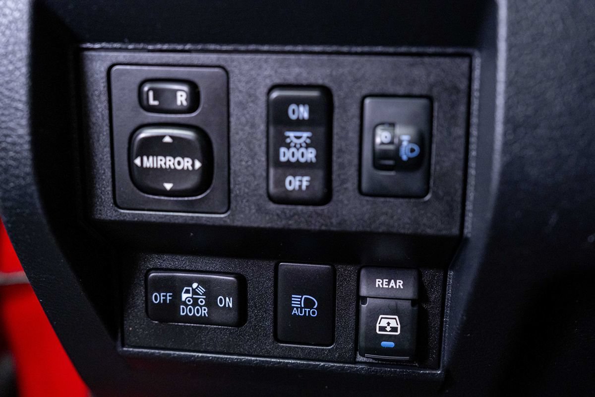 Used 2018 Toyota Tundra SR5 AWD/4WD image 27