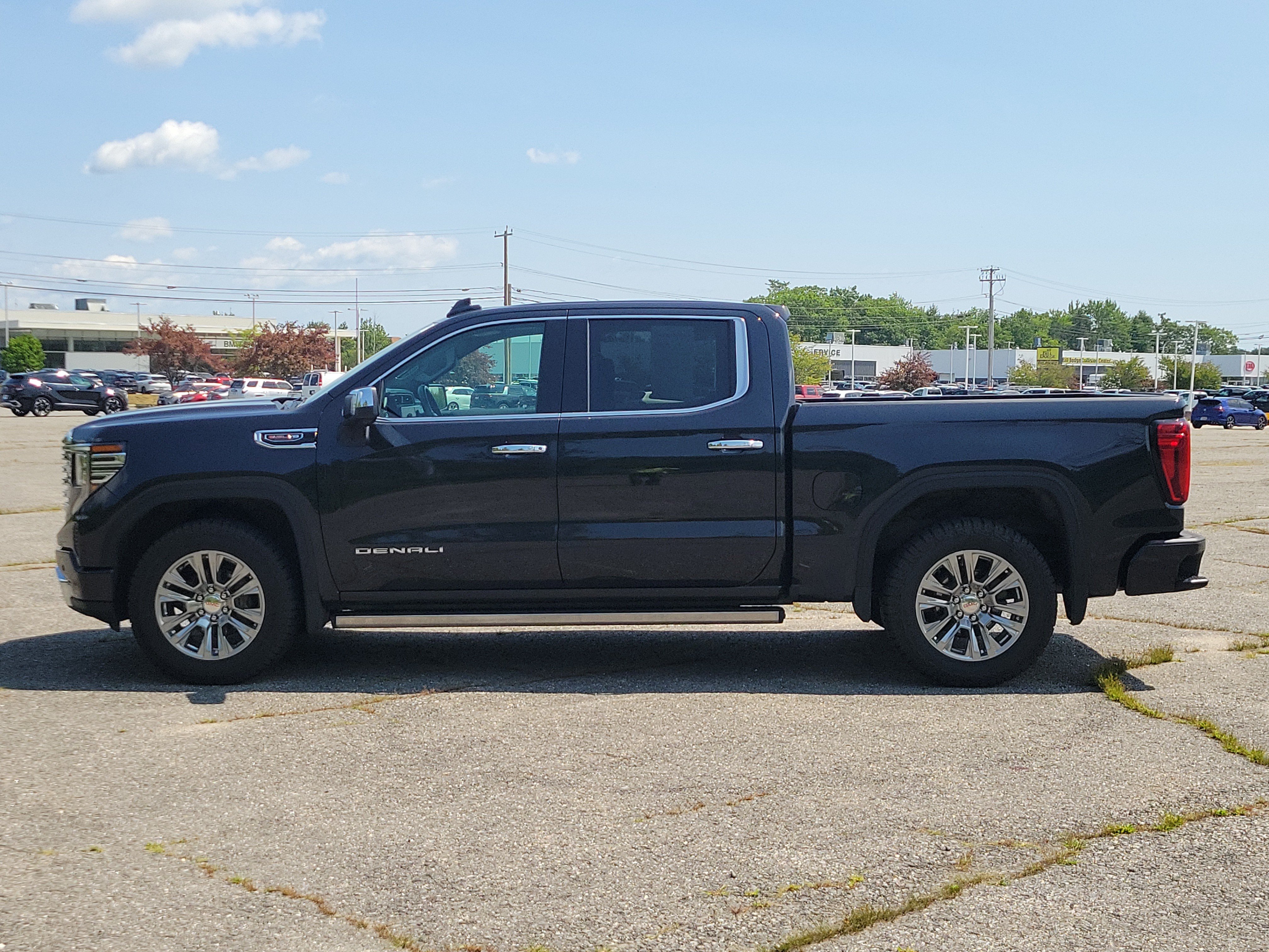 Used 2025 GMC Sierra 1500 Denali w/ Technology Package AWD/4WD image 8