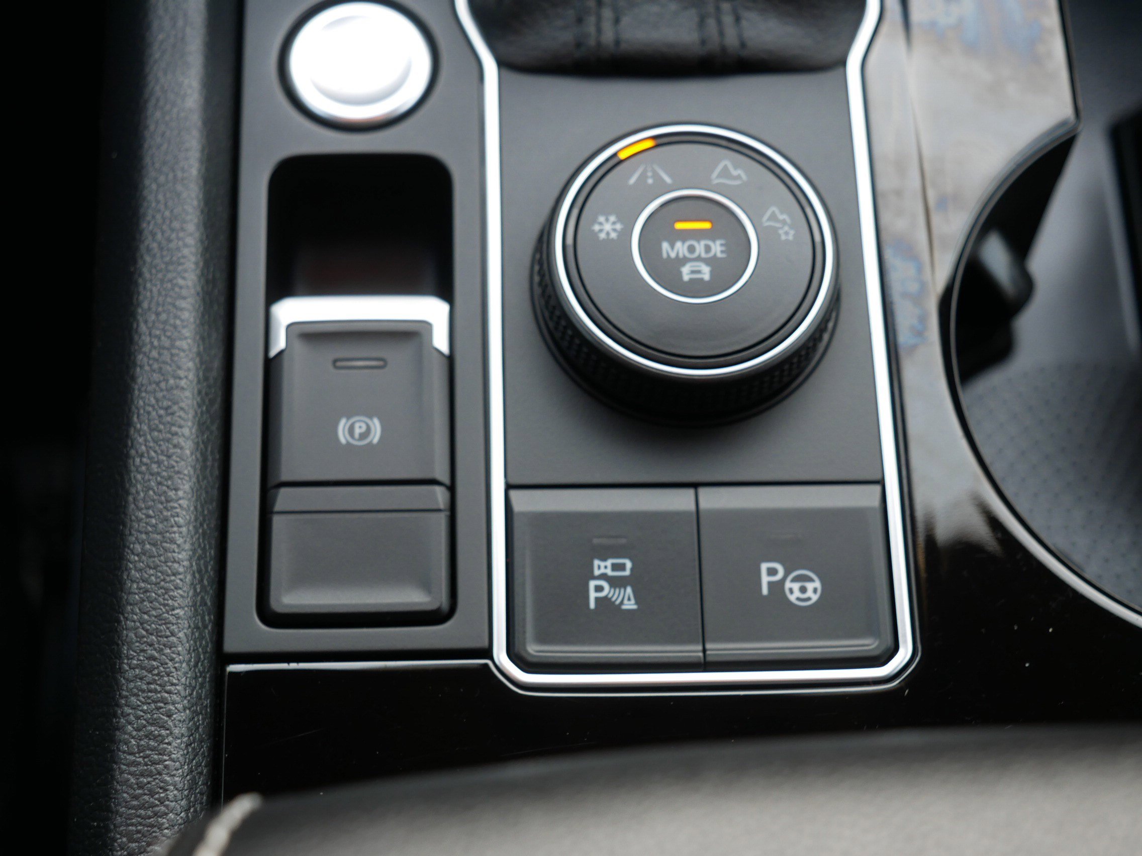 Used 2021 Volkswagen Atlas SEL Premium image 32