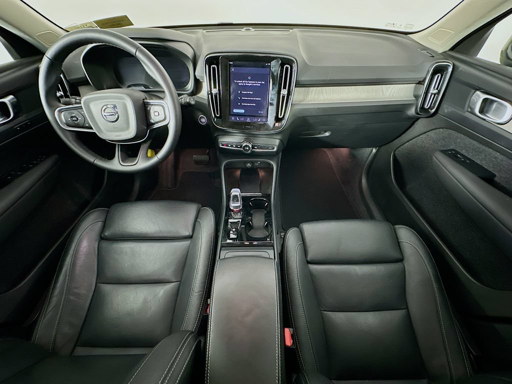 Used 2024 Volvo XC40 B5 Plus AWD/4WD image 10