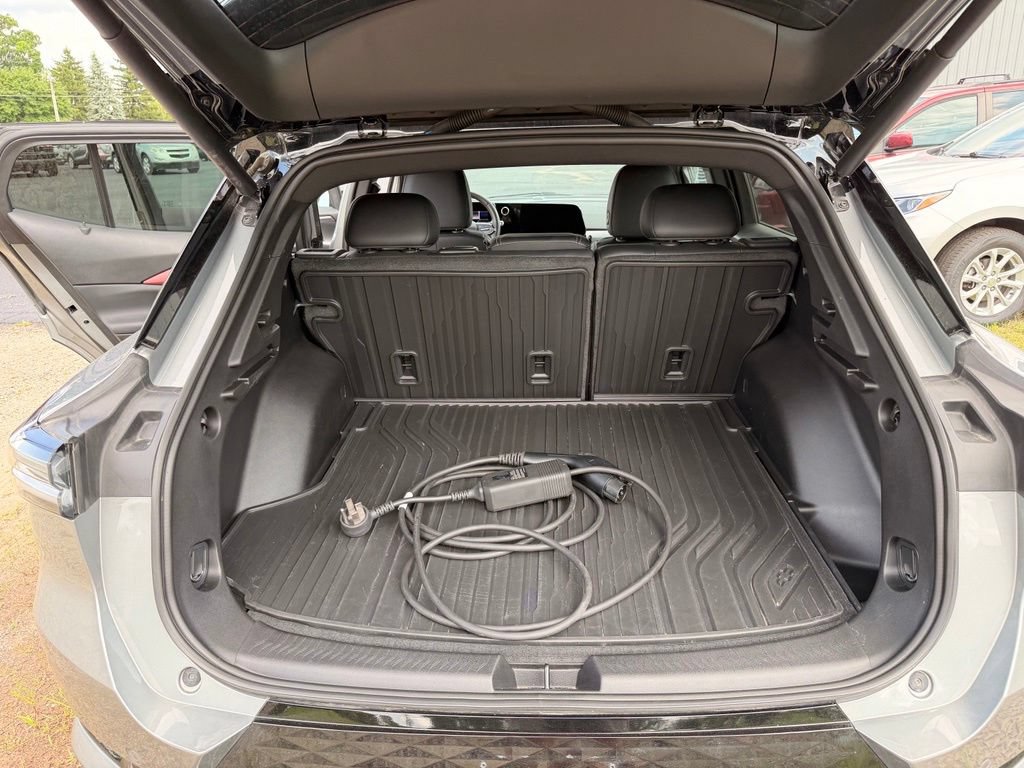 Used 2024 Chevrolet Equinox EV RS FWD image 25
