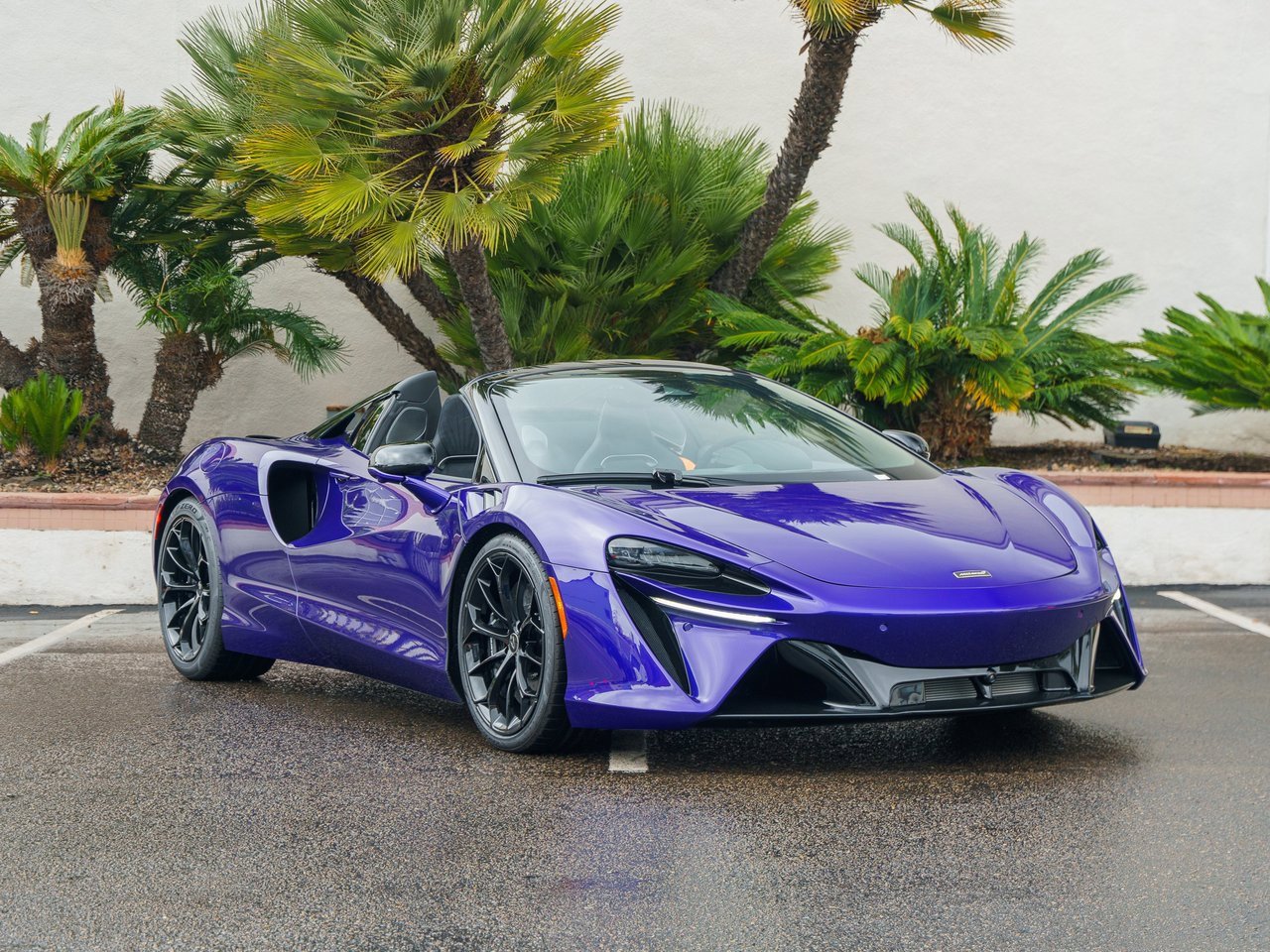 Used 2025 McLaren Artura Spider image 15