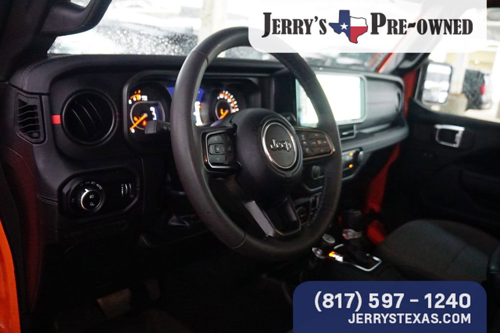 Used 2025 Jeep Gladiator Rubicon w/ Convenience Group AWD/4WD image 19
