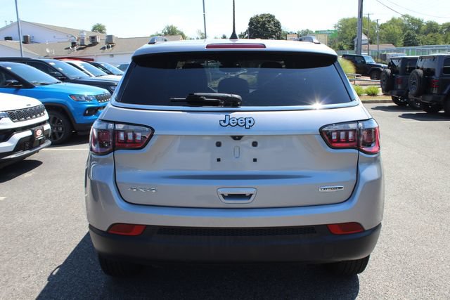 Used 2023 Jeep Compass Latitude AWD/4WD image 28
