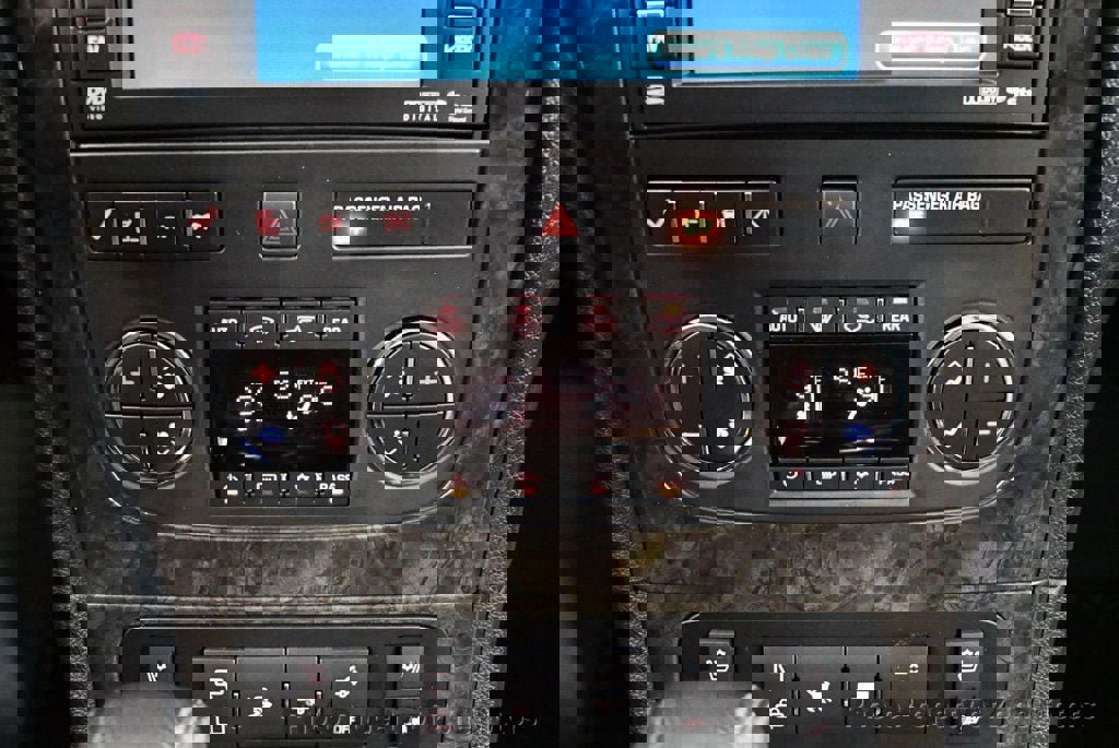 Used 2011 GMC Acadia Denali image 42