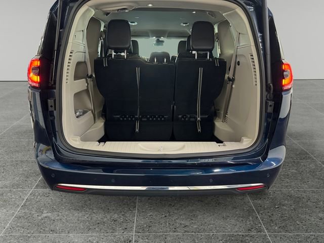 Used 2024 Chrysler Pacifica Touring-L AWD/4WD image 13