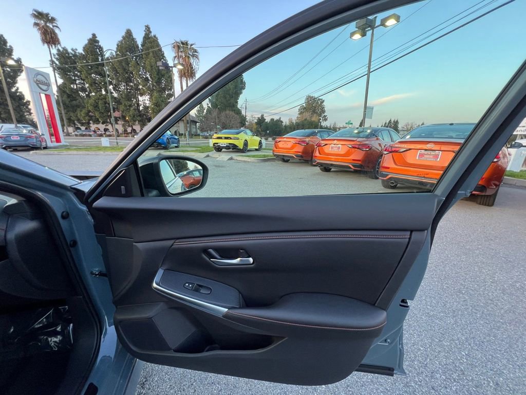 Certified 2025 Nissan Sentra SR image 29