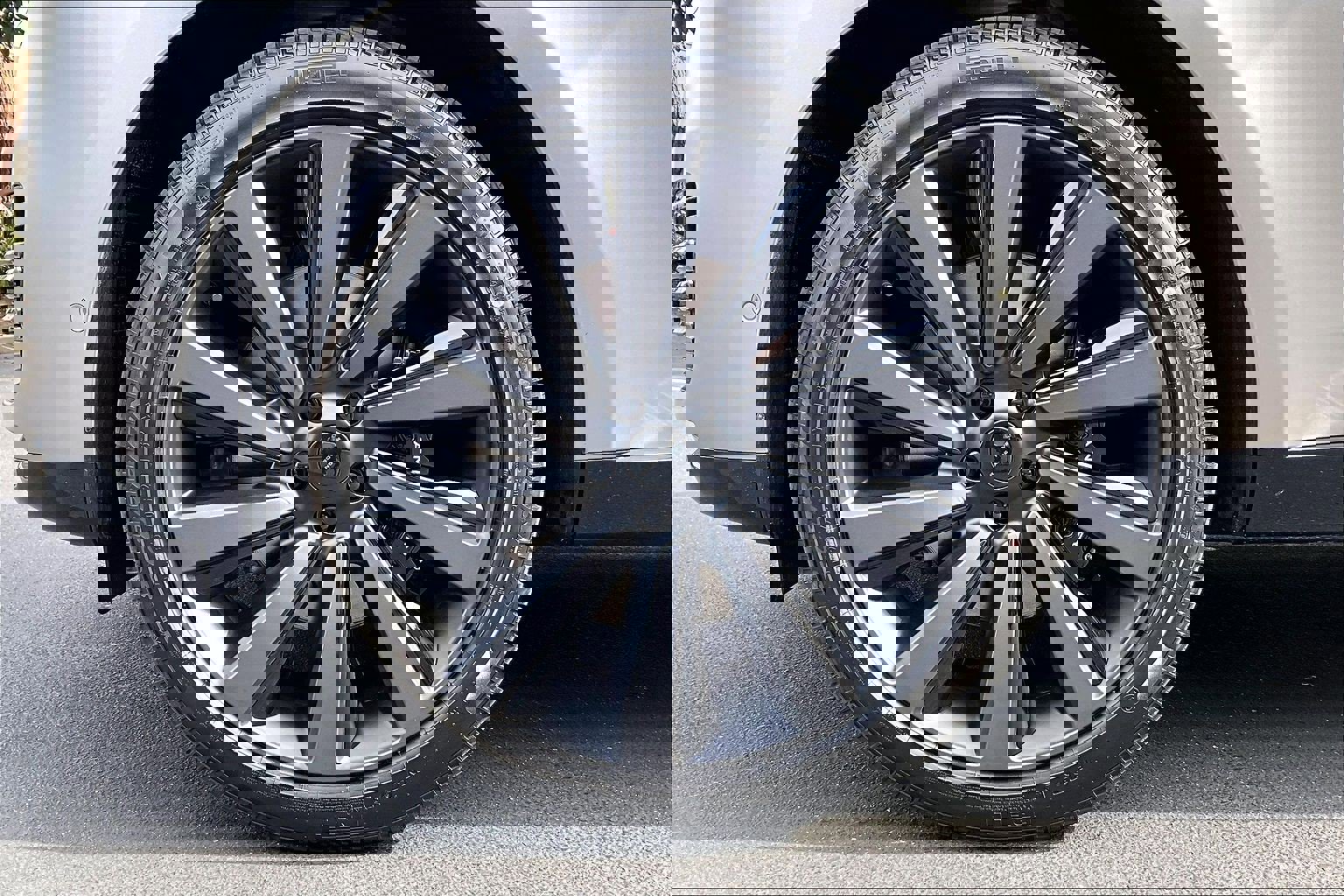 New 2026 Land Rover Range Rover SV image 12