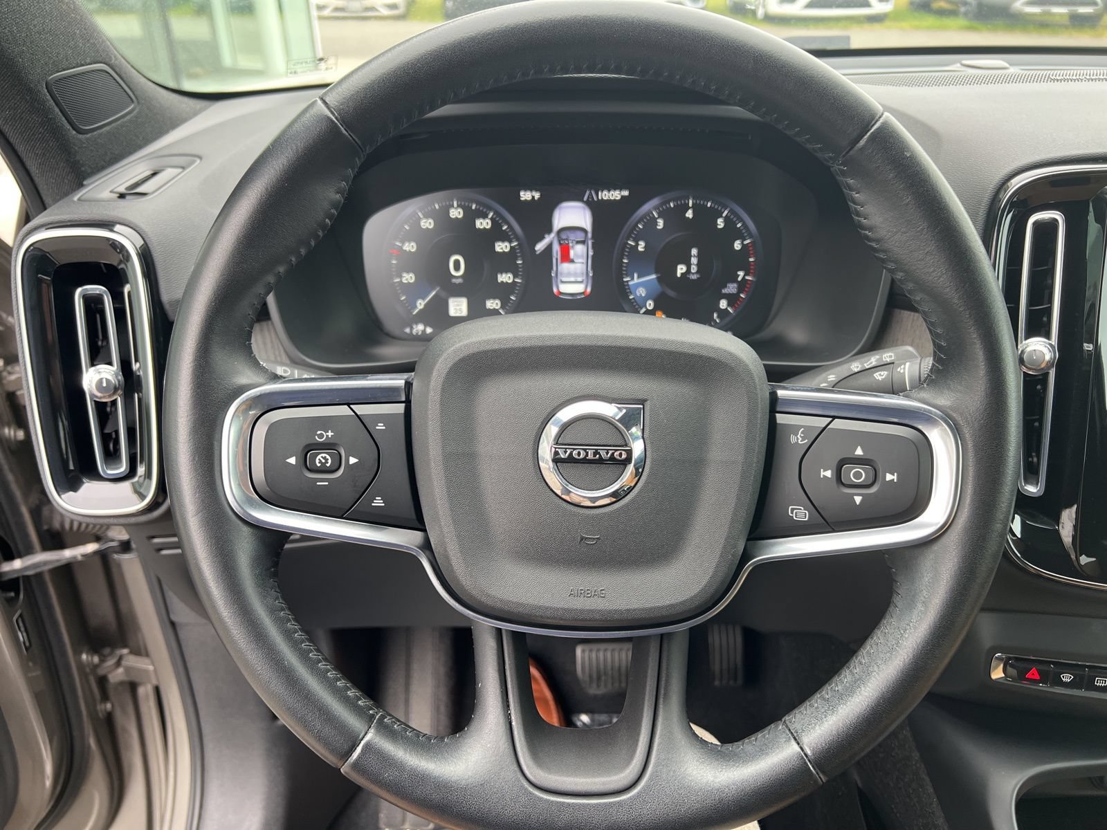 Used 2021 Volvo XC40 T4 Inscription FWD image 10