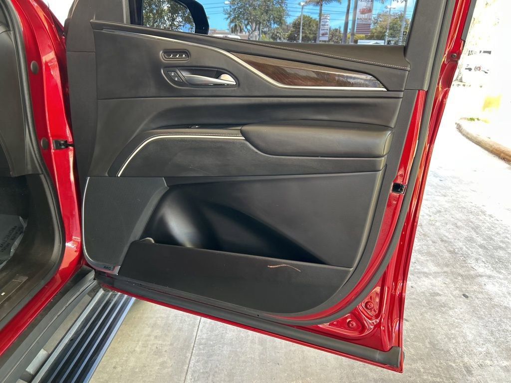 Used 2021 Cadillac Escalade Sport Platinum RWD image 28