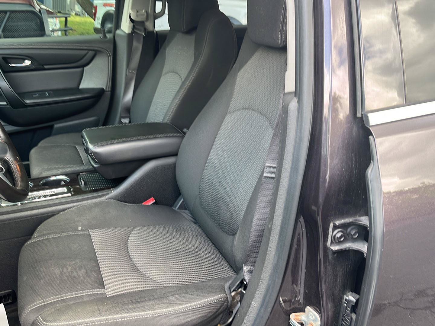 Used 2015 Chevrolet Traverse LT FWD image 18
