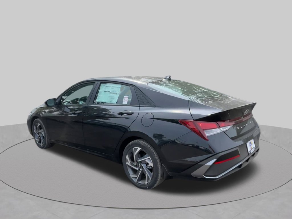 Used 2025 Hyundai Elantra Sport FWD image 18