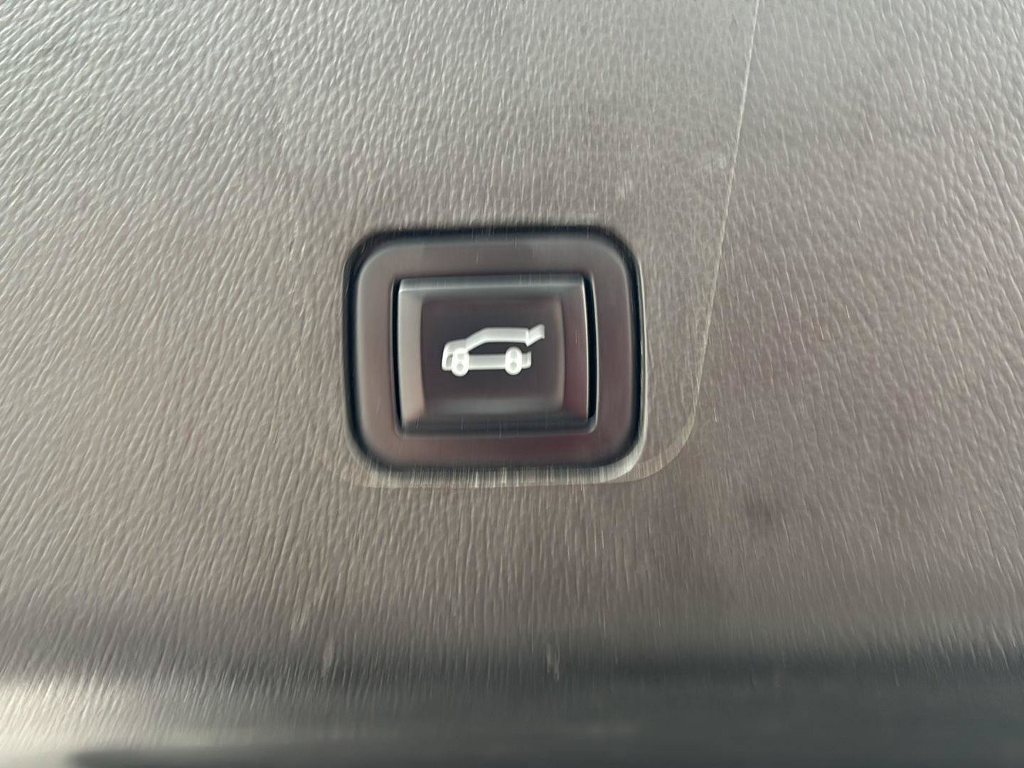 Used 2023 Chevrolet Traverse LT AWD/4WD image 14