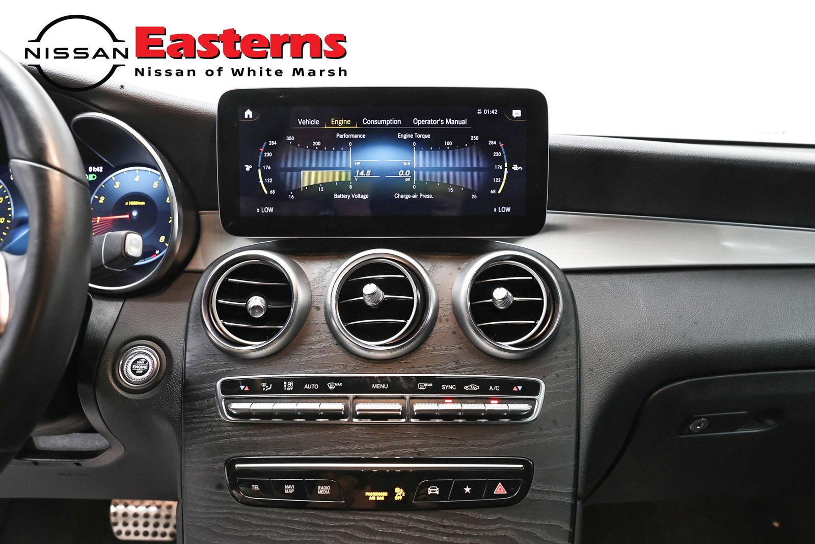 Used 2022 Mercedes-Benz GLC 300 4MATIC w/ AMG Line image 11