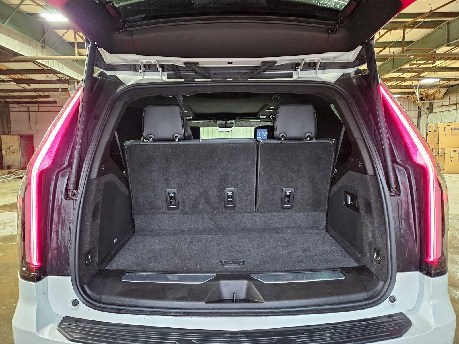 Used 2021 Cadillac Escalade Sport Platinum AWD/4WD image 4