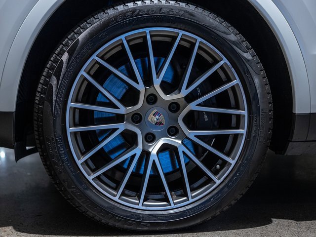 Certified 2023 Porsche Cayenne Platinum Edition w/ Premium Package Plus image 22